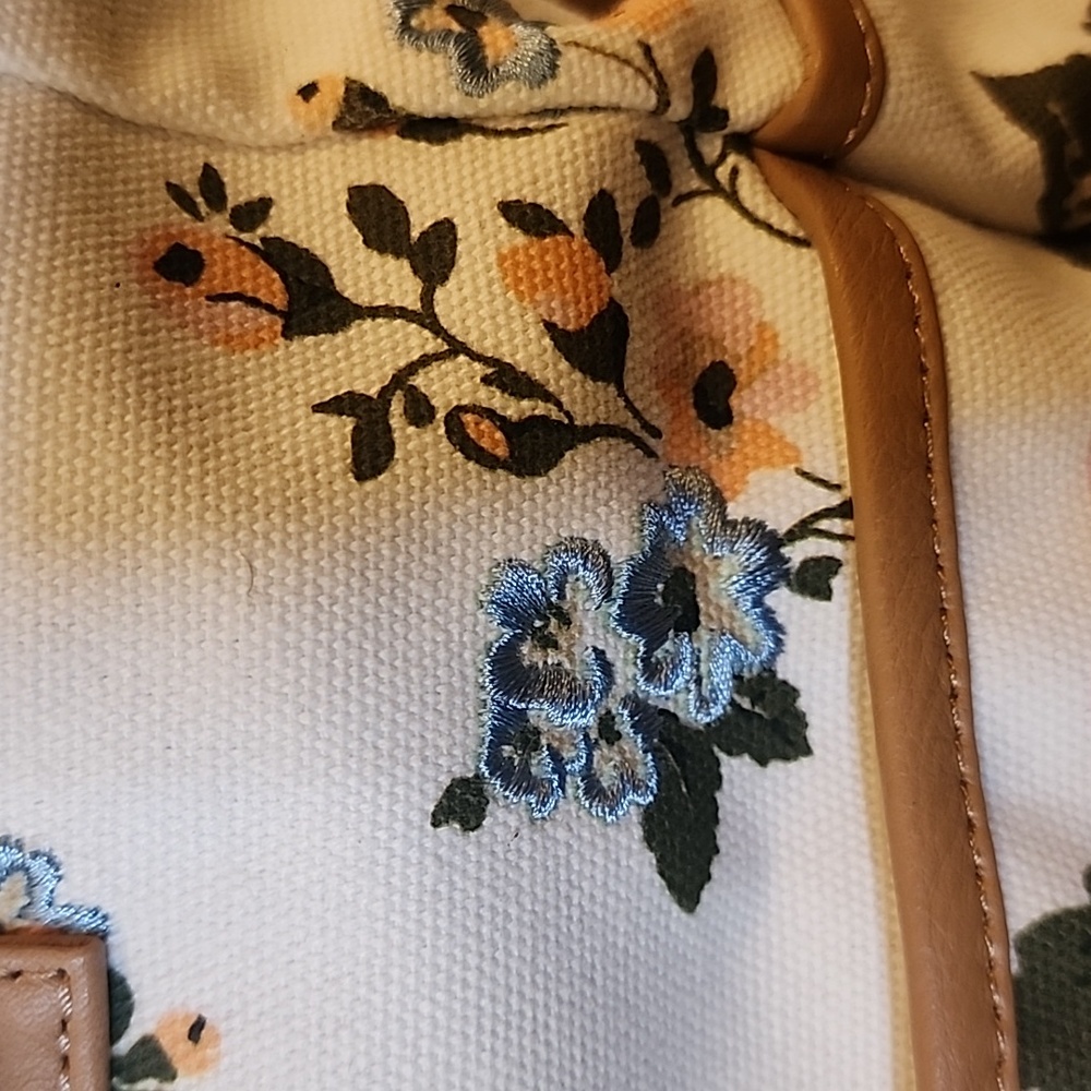 Levenger Women Floral Canvas Tote With Wristlet NWOT - Picture 5 of 13